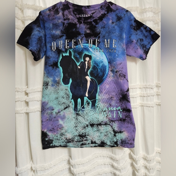 Queen of Me Tour 2023 Graphic Tee - Picture 2 of 4